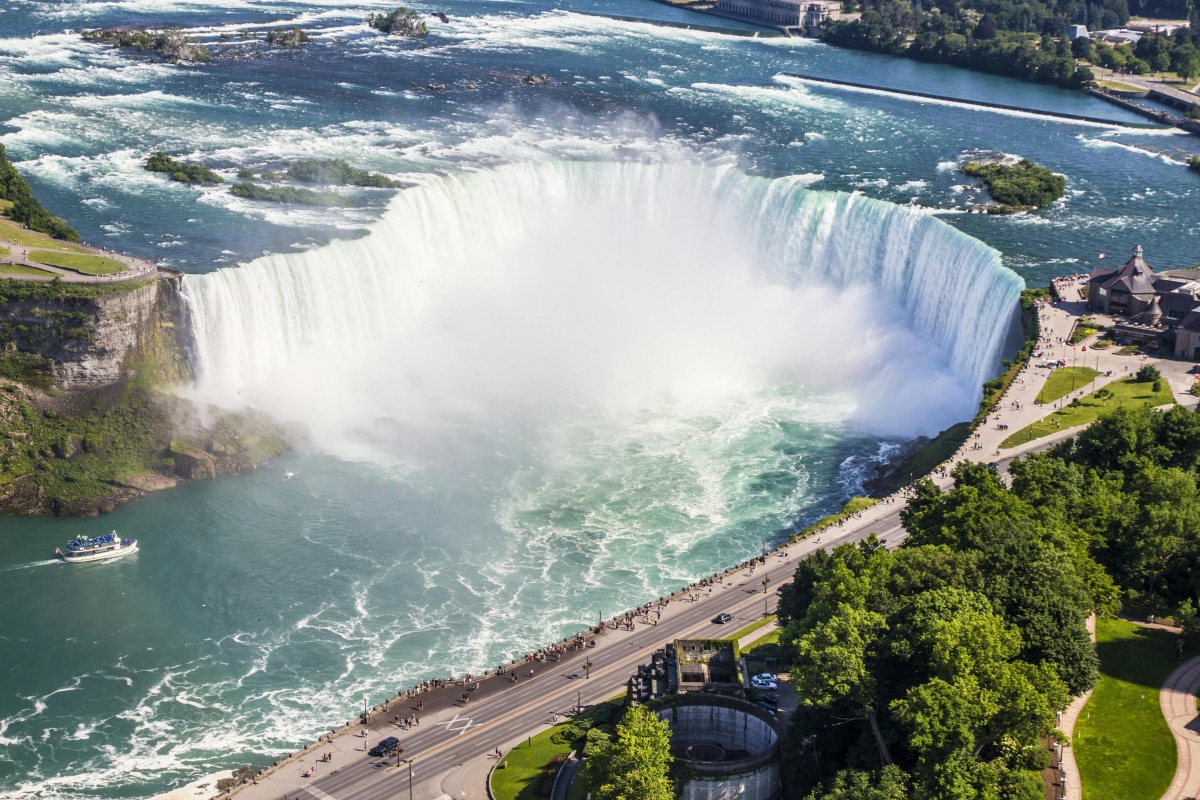 LinkedIn Canada: Top B2B Marketing Strategies for Professionals