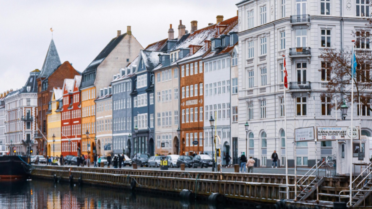 How WhatsApp Influencers Can Land Brazil Brand Deals in 2025