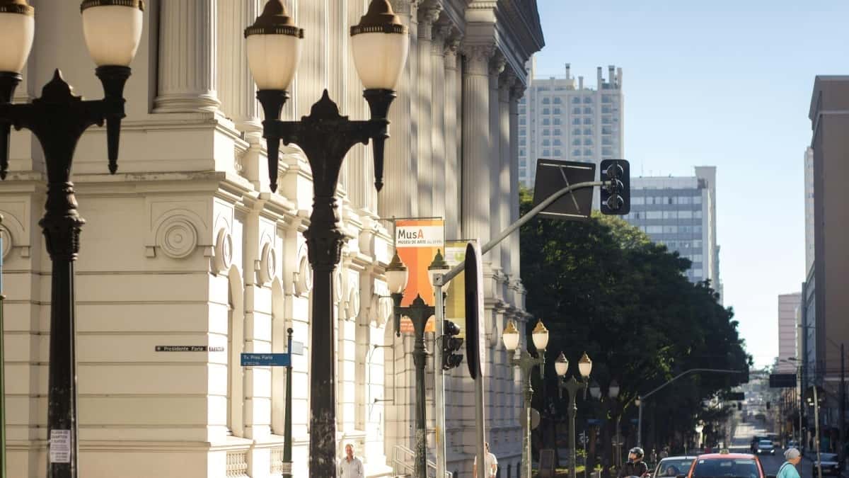Canadian Brands Eye Amazon & Azerbaijan: How to Send Product Demos Right