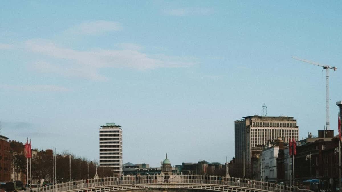 How Latvian Creators Use QQ to Publish Sponsored Posts and Win Big